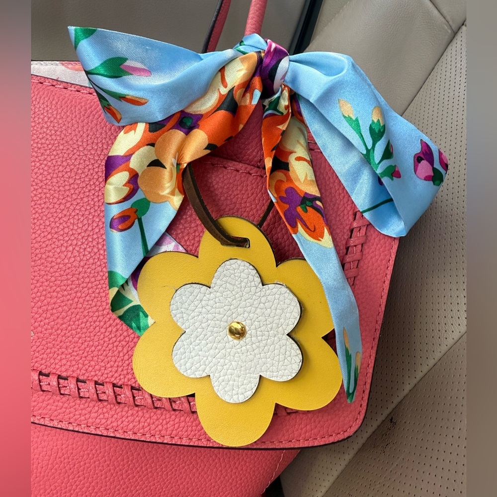 Yellow Daisy Flower Leather Bag Tag Charm - Picture 2 of 7